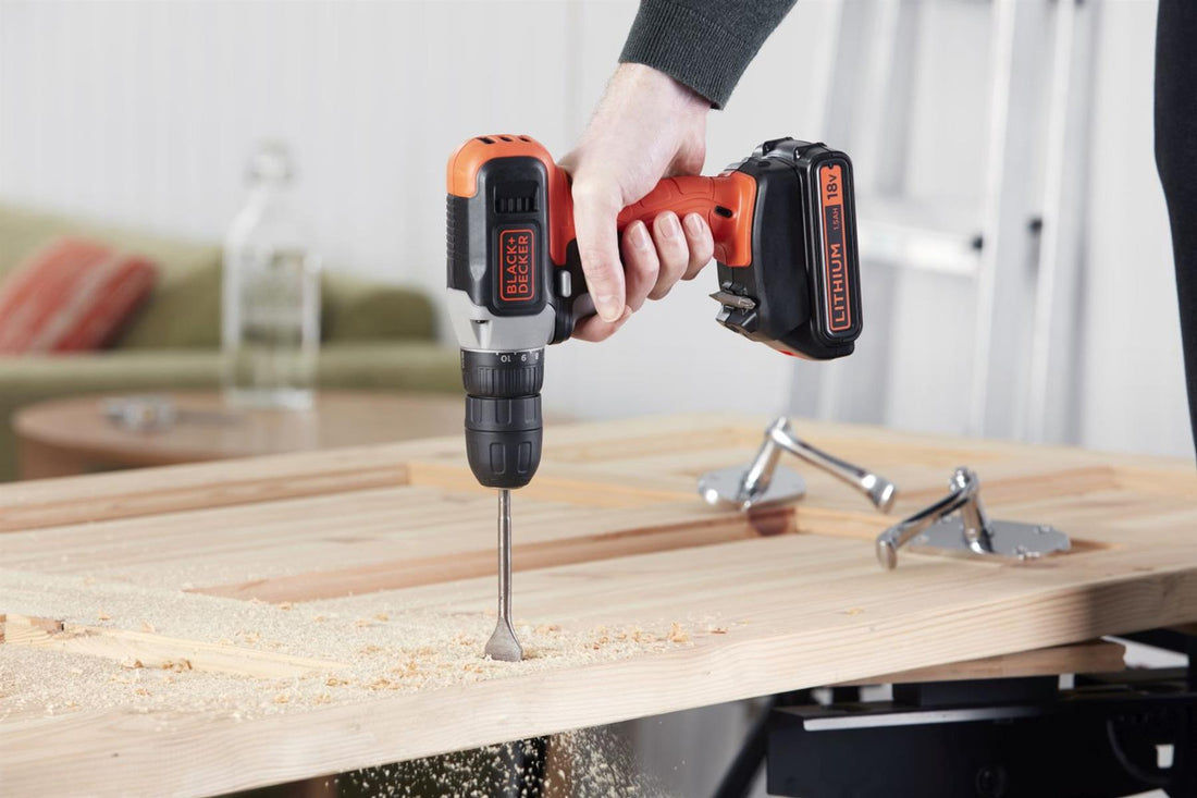 Black Decker 18V Cordless Hammer Drill Includes Battery Charger & Bits Brand New